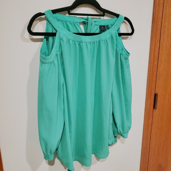 Kaari Blue 3/4 sleeve green blouse - Picture 3 of 5